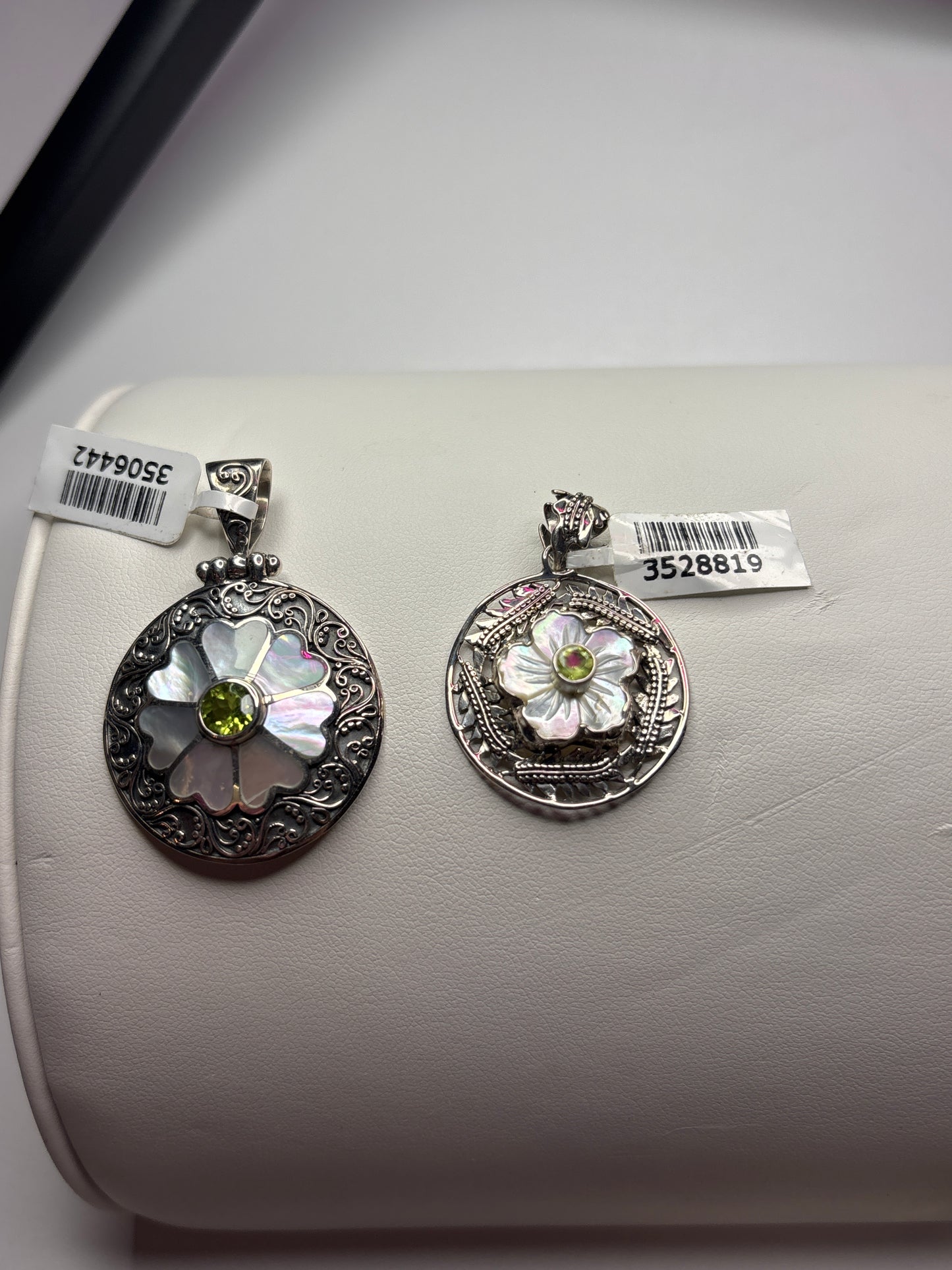 Bali Flower Pendant Mother of Pearl