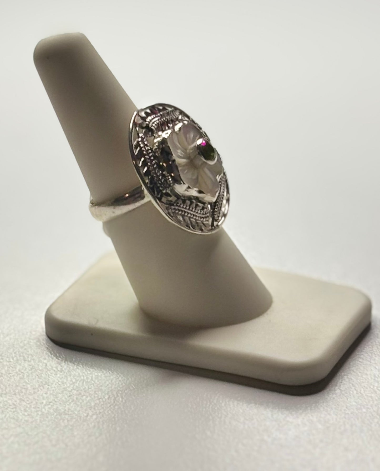 Mother of Pearl Flower Ring
