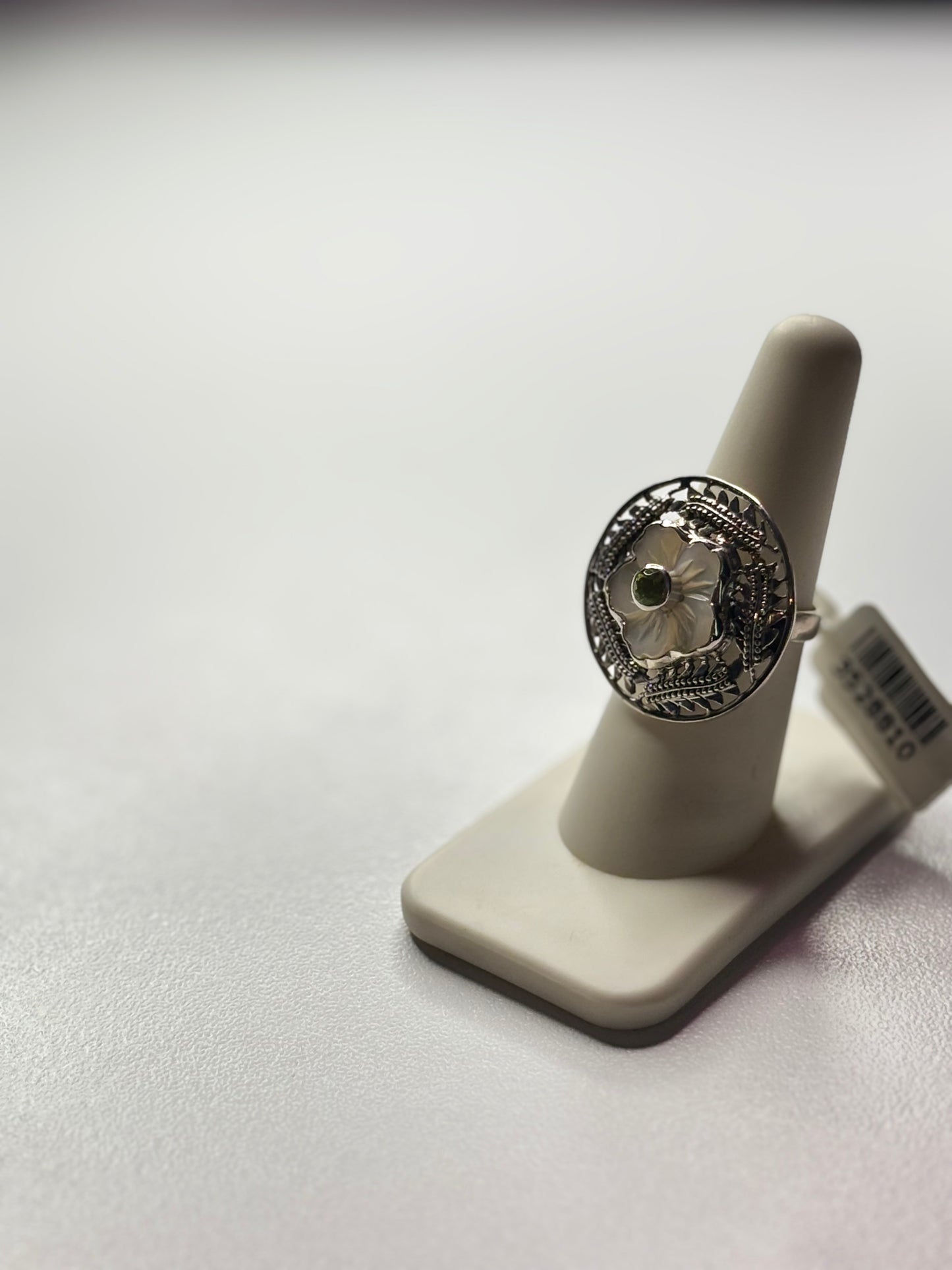 Mother of Pearl Flower Ring
