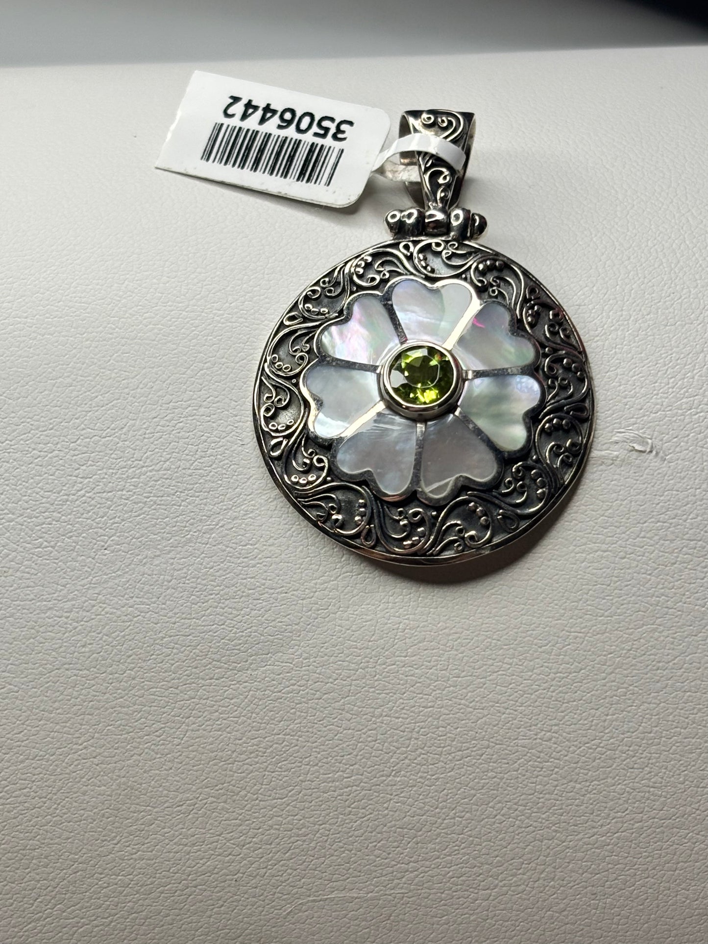 Bali Flower Pendant Mother of Pearl